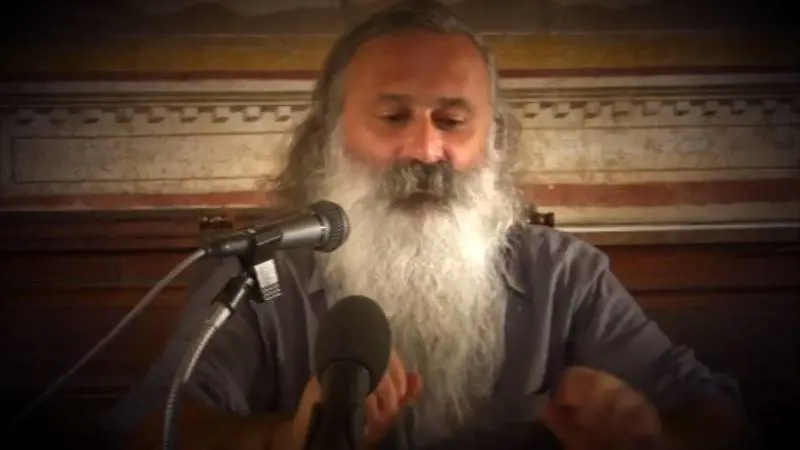 "Il virus ci impone di rinunciare al culto dei morti”