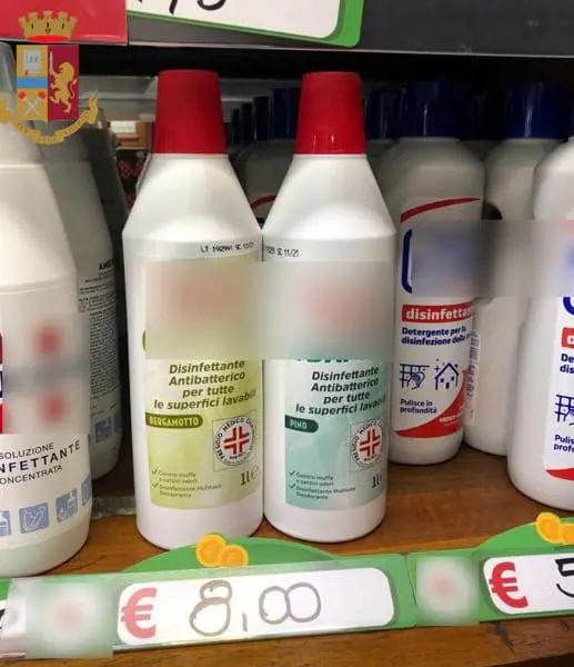 Farmacia vendeva guanti e disinfettanti con aumenti dell’800%