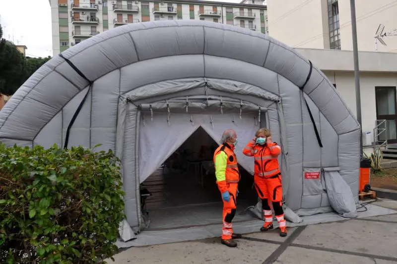 Niente più posti a Bergamo, pazienti positivi trasferiti a Palermo