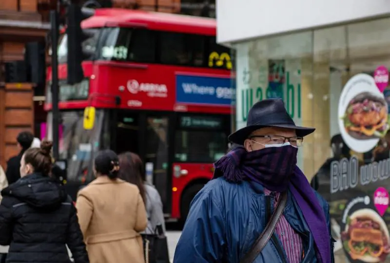 Sulla metro di Londra inglesi come sardine. Johnson prepara già un nuovo giro di vite