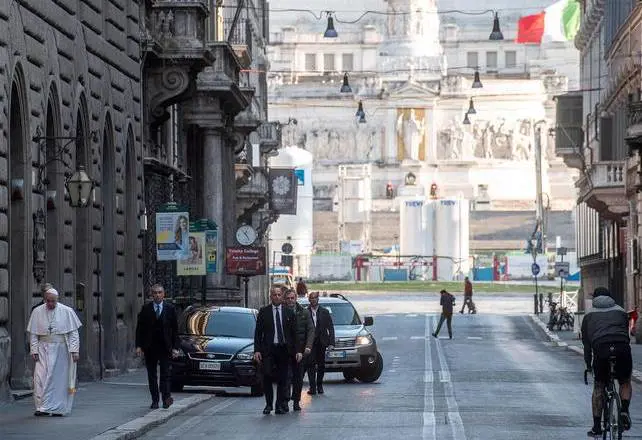 Il Papa nel deserto di Roma per pregare contro la peste
