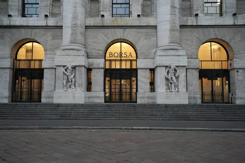 Effetto virus in Borsa, torna il rifugio Btp