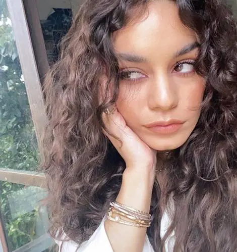 Vanessa Hudgens: "Qualcuno morirà di coronavirus, è inevitabile". E la Ferragni si arrabbia