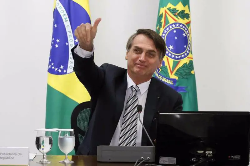Coronavirus, Bolsonaro: "In Italia muore tanta gente perché è un Paese di vecchi"