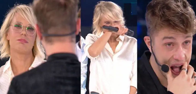 Amici, Maria De Filippi saluta l'eliminato in lacrime: "Sei perbene"