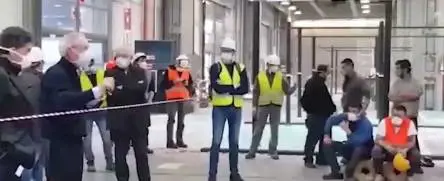 Il discorso epico di Bertolaso agli operai: "A lavoro, sono stato chiaro?"