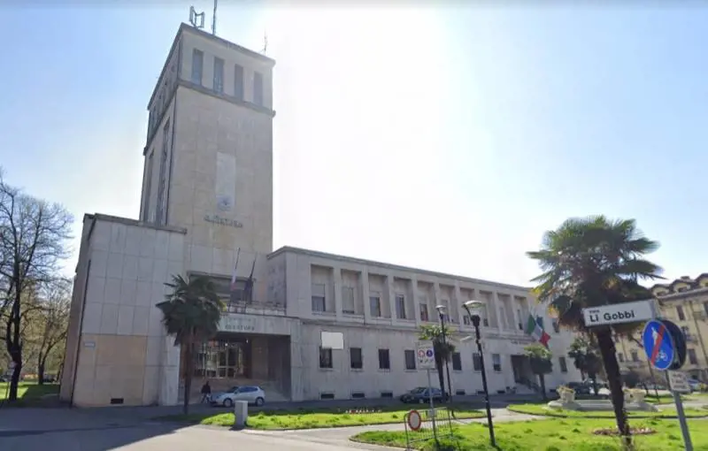 Novara, insultato e aggredito da magrebino per aver chiesto distanza