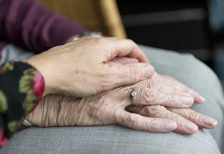 Casa di riposo, una donna: "Nella bara di mia madre c'era un'altra persona"