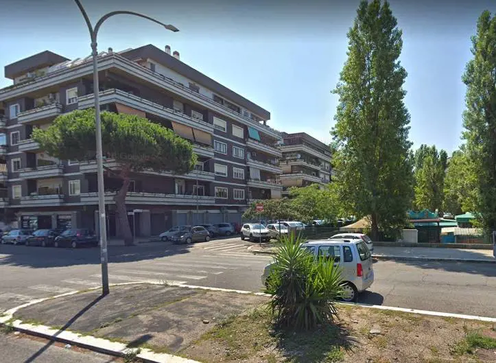 Prende a pugni la madre e le rompe il naso: denunciato