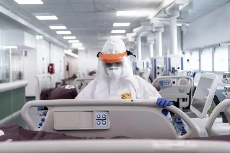 Torna l'ipotesi choc sul virus "Nato in laboratorio in Cina"