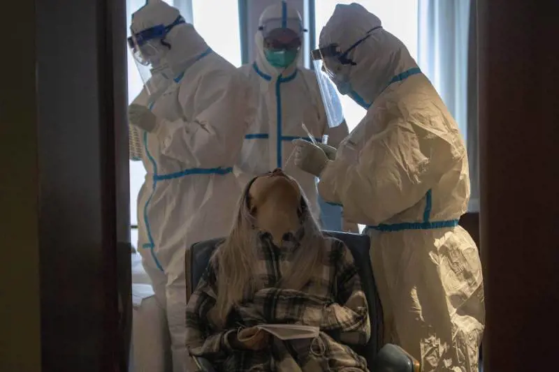 Virus, in Cina nuovi casi e diversi asintomatici: i contagi risalgono