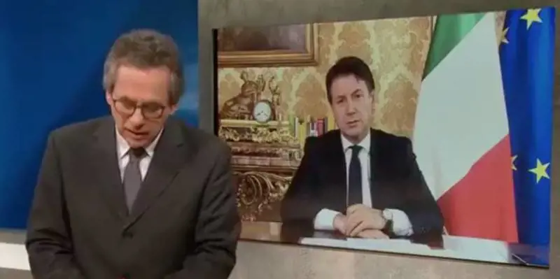 "Merkel le ha detto così...?" Conte va in tilt in tv sul Mes