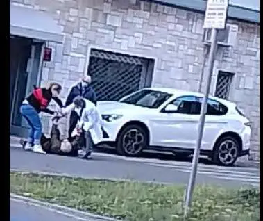 Lecce, medico aggredisce paziente di 87 anni