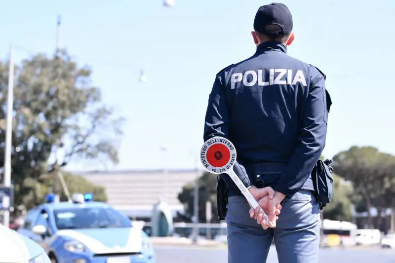 Pranzo sui tetti e runner di nuovo per strada. A Pasqua 14mila denunce e cento "scuse" false