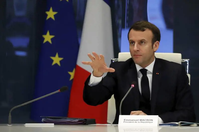 Macron chiama Merkel: Parigi pronta a beffare l'Italia