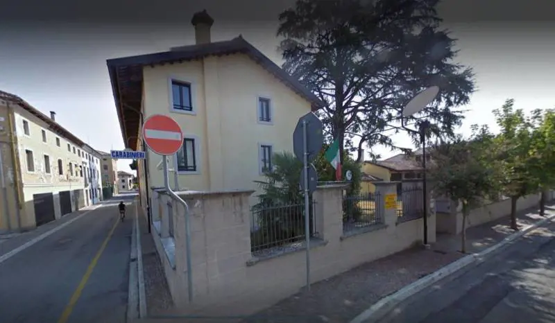 Udine, pakistani girano ubriachi: uno attacca e sputa contro militari