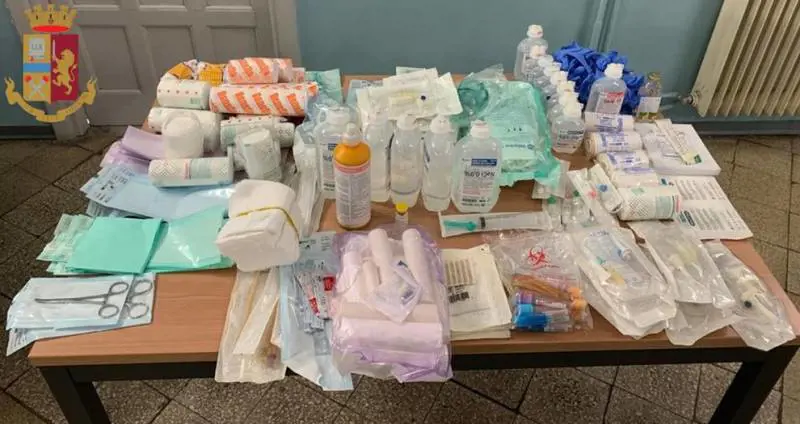 Rubava materiale sanitario nonostante l'emergenza, infermiere in manette