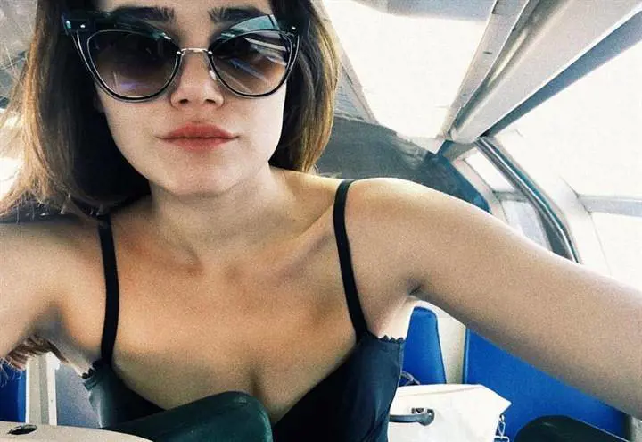 Romina Carrisi sexy in bikini: lo scatto infiamma il web