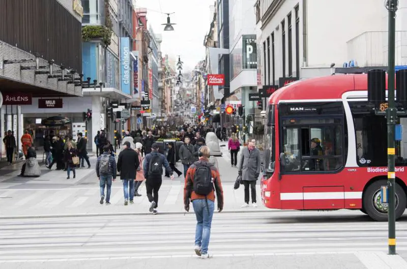Covid-19, Svezia ora ci ripensa: "Basta con il 'tutto aperto'"