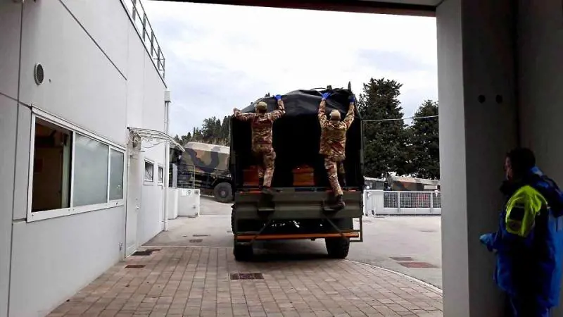 Le bare e i militari per strada: così si combatte il coronavirus in Friuli-Venezia Giulia