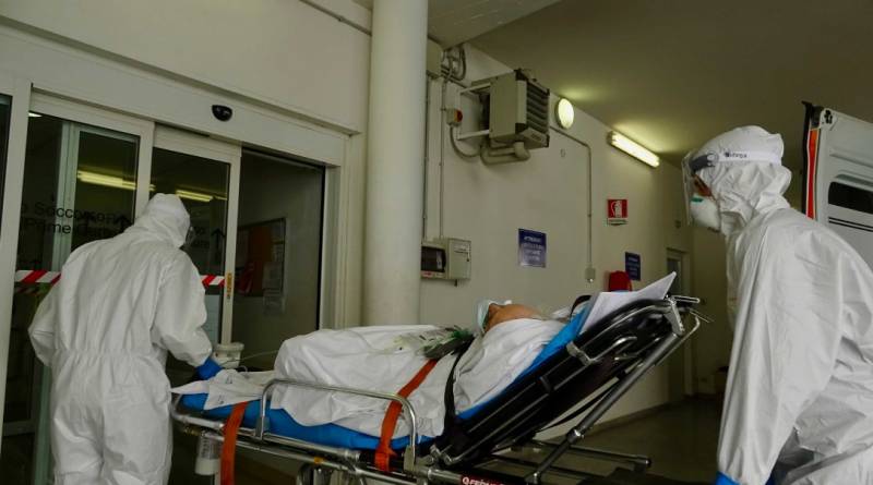 Paziente positivo al Covid trasportato nel reparto di terapia intensiva dell'ospedale di Trieste