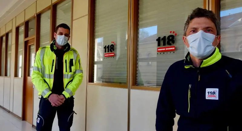 Gli operatori dell'ambulanza del 118. A destra Demis Pizzolitto, a sinistra Fabio Tripod