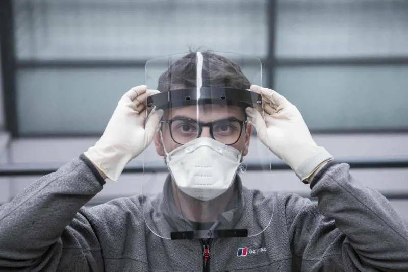 Il virologo Crisanti: "Ecco le tre condizioni per ripartire"