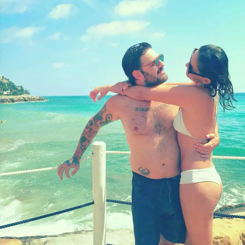"Invidiosa", "Sei stato tu a tradirla". Scontro di fuoco fra Fede e la Lessa