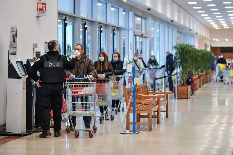 Un piano anti assembramenti: si può fare la spesa a Pasqua