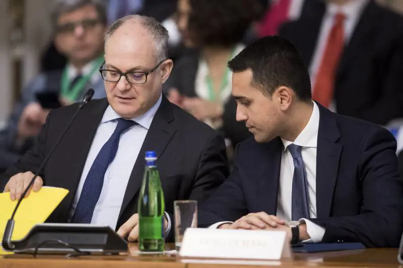 Adesso volano stracci per le "poltrone d'oro"