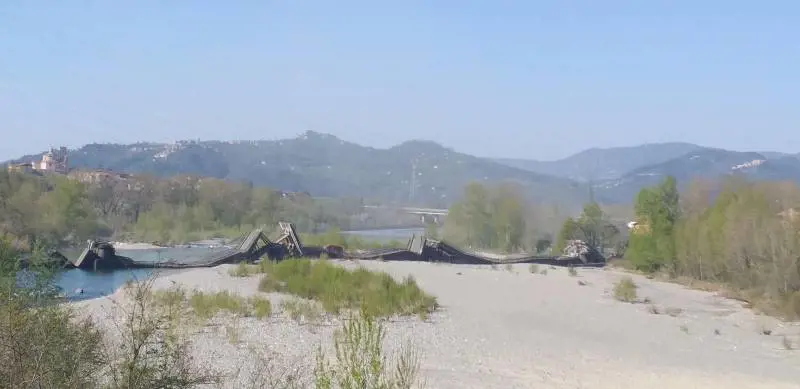 Crolla un ponte tra Toscana e Liguria. Inascoltati gli allarmi degli automobilisti