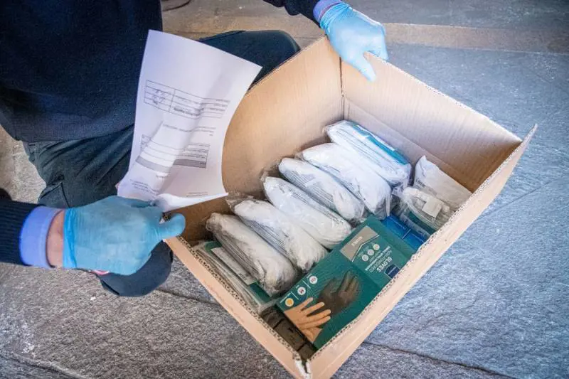 Le regioni strigliano il governo sulla certificazione di guanti e mascherine