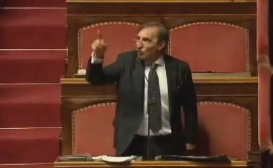 La Russa attacca in Aula un senatore M5s: "La mascherina? Untore!"