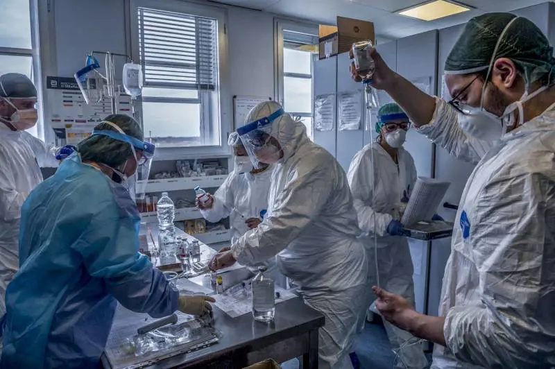 Coronavirus, stabile crescita dei positivi. Quasi 2mila i nuovi guariti