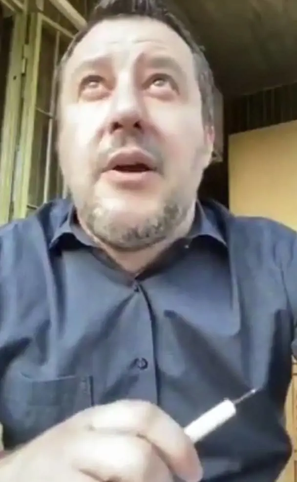 Salvini interrotto in diretta dall'hater. E il leader della Lega lo zittisce