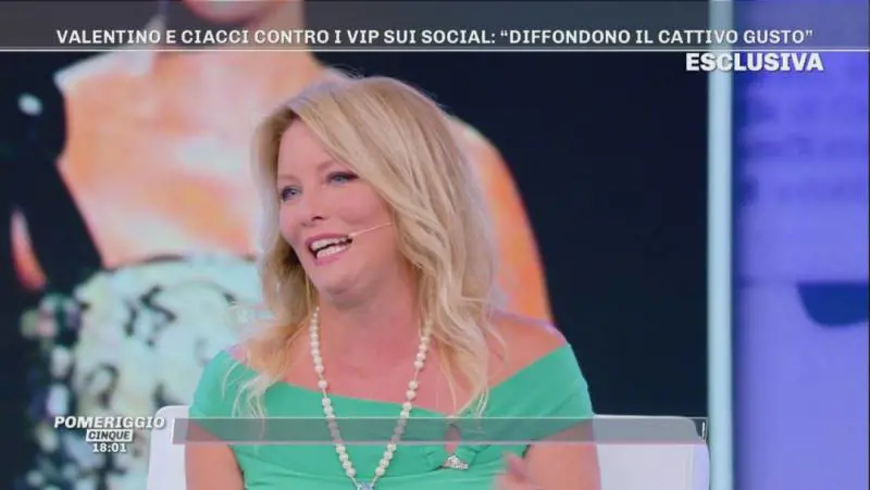 Flavia Vento: "Prego sette ore al giorno, il sesso è una cosa triste"