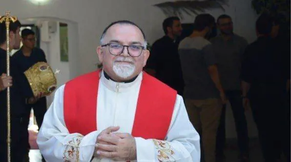 L'ultimo sms di don Basile e il medico che voleva i test