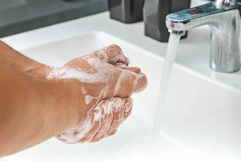 Rupofobia, quando lavare le mani diventa un'ossessione