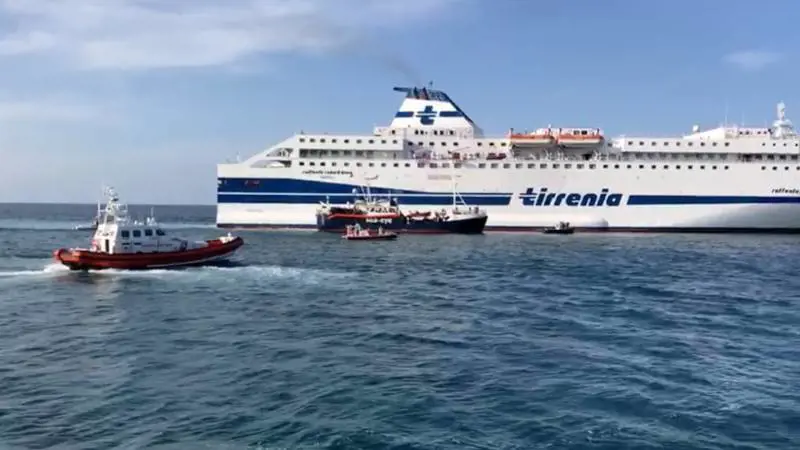 Salvini: "Il traghetto con cinema e solarium. Ecco la quarantena dei migranti"