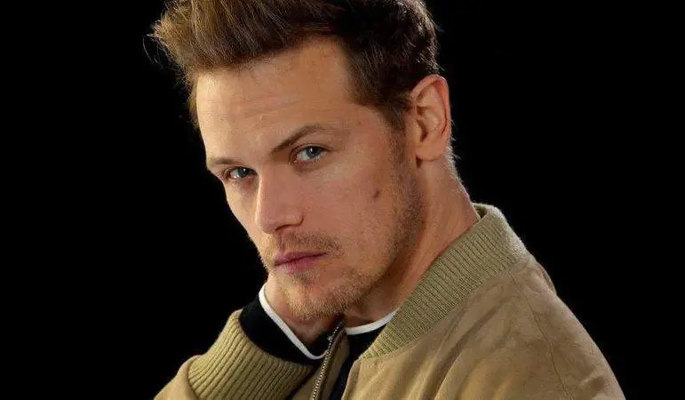 "Sono stato vittima di stalking e bullismo". Sam Heughan, star di Outlander, si rivela sui social