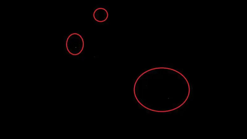 Puntini luminosi si muovono nel cielo: ma non si tratta di "alieni"