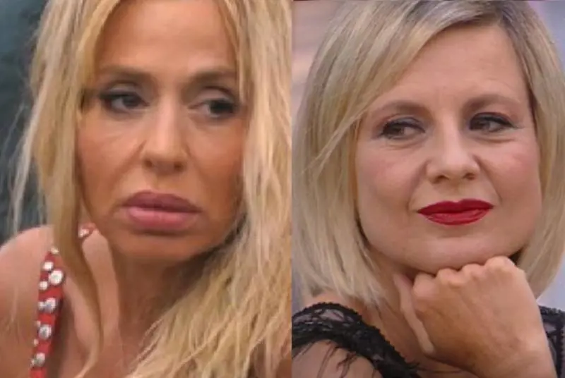 Antonella Elia fuori controllo: "Volevo strappare le extension alla Marini"