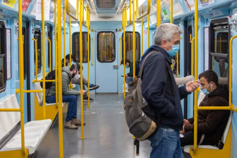 Bar e spiagge, le linee guida. La Regione: "Problema metrò"
