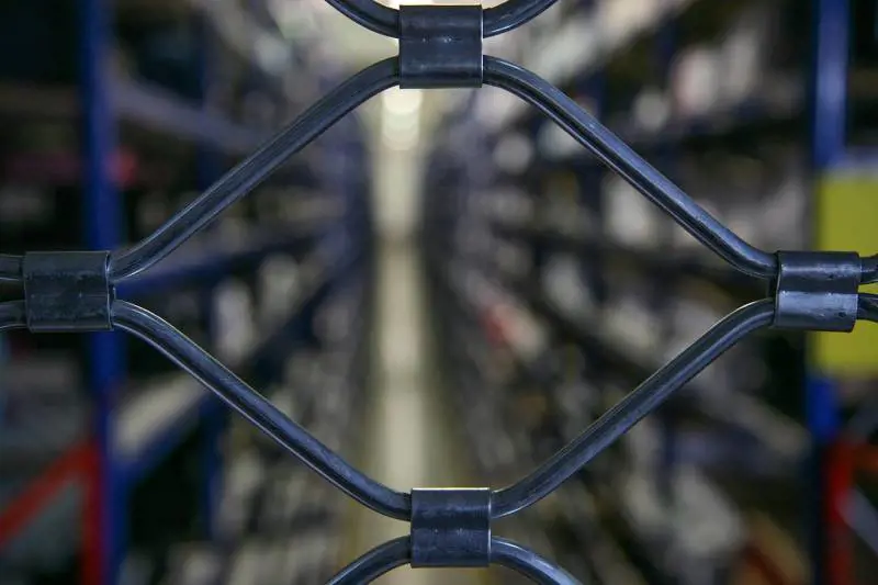 Giocano con le poltrone. E gli italiani sono allibiti tra chiusure e restrizioni