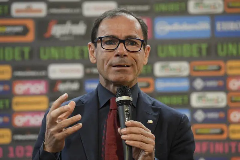 Cassani: "Noi cani al guinzaglio, fateci uscire"