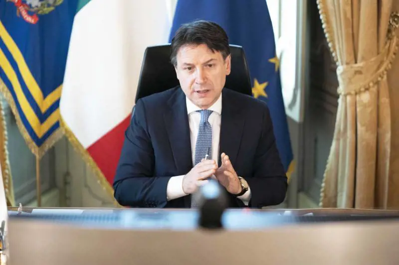 Conte: "Dal 4 maggio più spostamenti". Ma il decreto con la Fase 2 slitta ancora