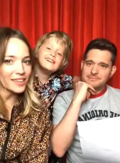 Michael Bublé mostra (orgoglioso) il figlio guarito dal cancro