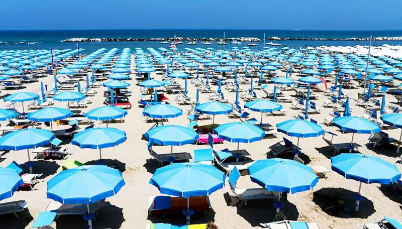Il piano della Lega per il turismo. Salvini: "Facciamo vacanze in Italia"