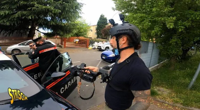 "Ti mangio il cuore infame..." Furia dei pusher su Brumotti
