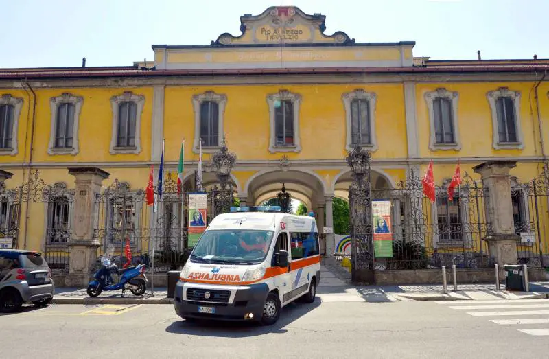 Rabbia al Trivulzio. I lavoratori: "Basta col fango su di noi"